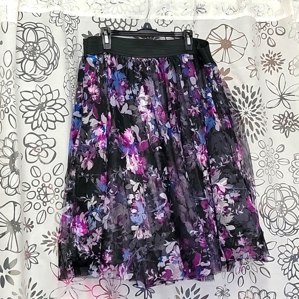 Torrid multi layer skirt.